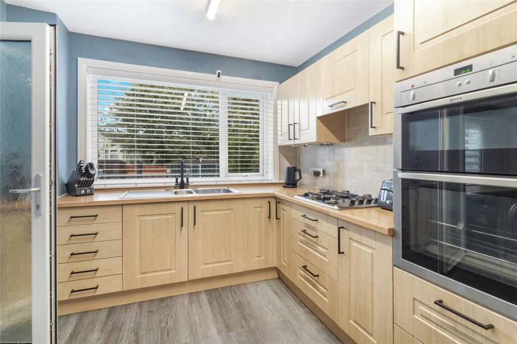 House in Glenrothes, Auchmuty - More