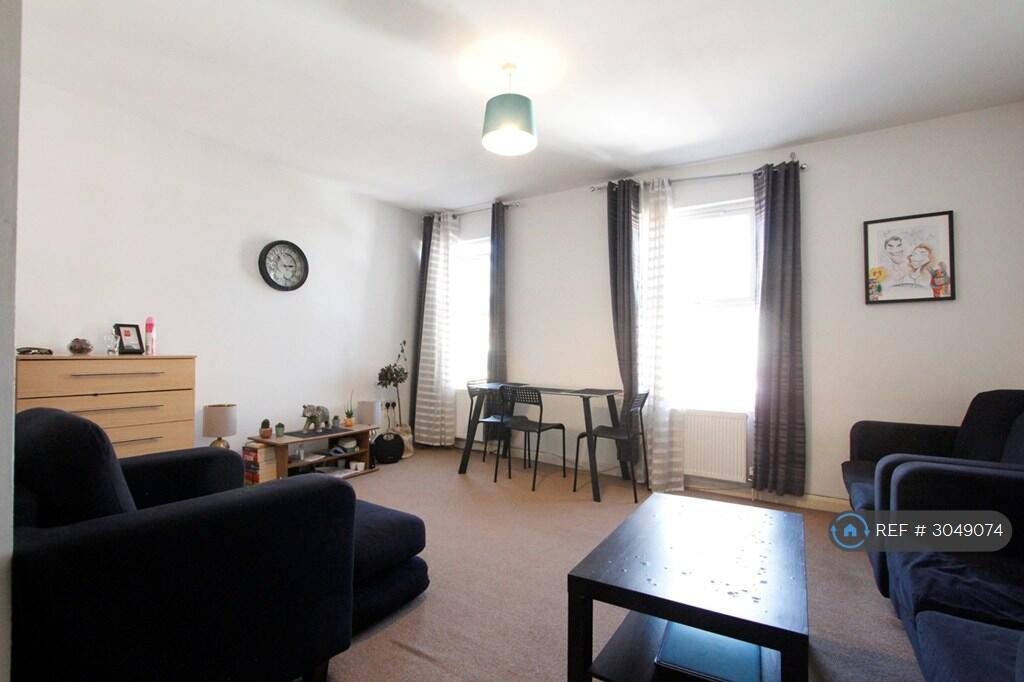 Apartment in Reading - View 5