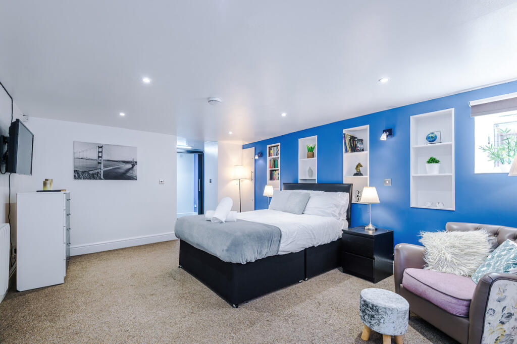 Apartment in Sheffield - View 5