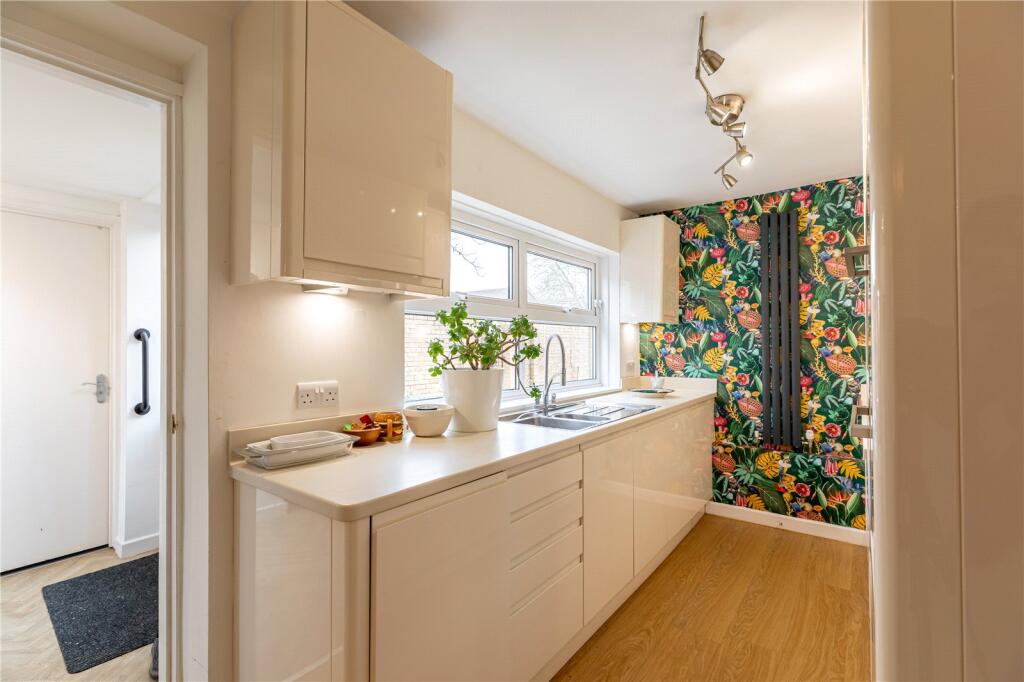 Downlands Road, Devizes, Wiltshire, SN10 photo 4