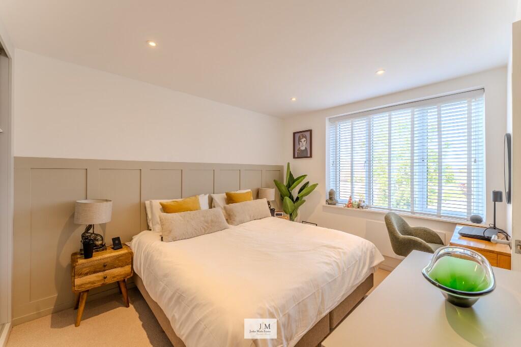 Apartment in Bournemouth, Charminster - View 5
