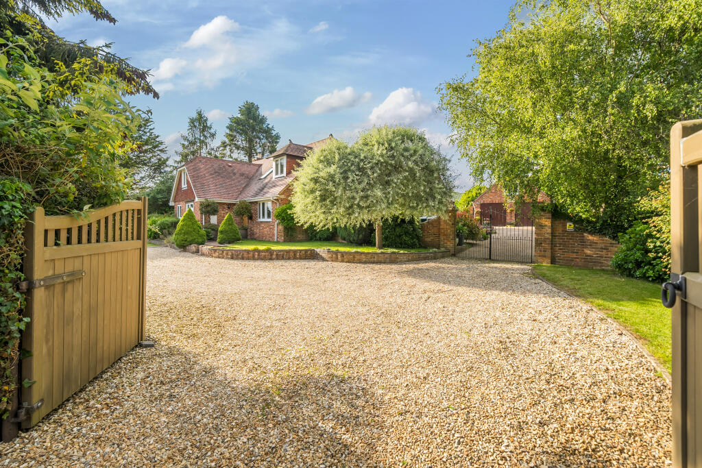 Dundridge Lane, Bishops Waltham, SO32 photo 2