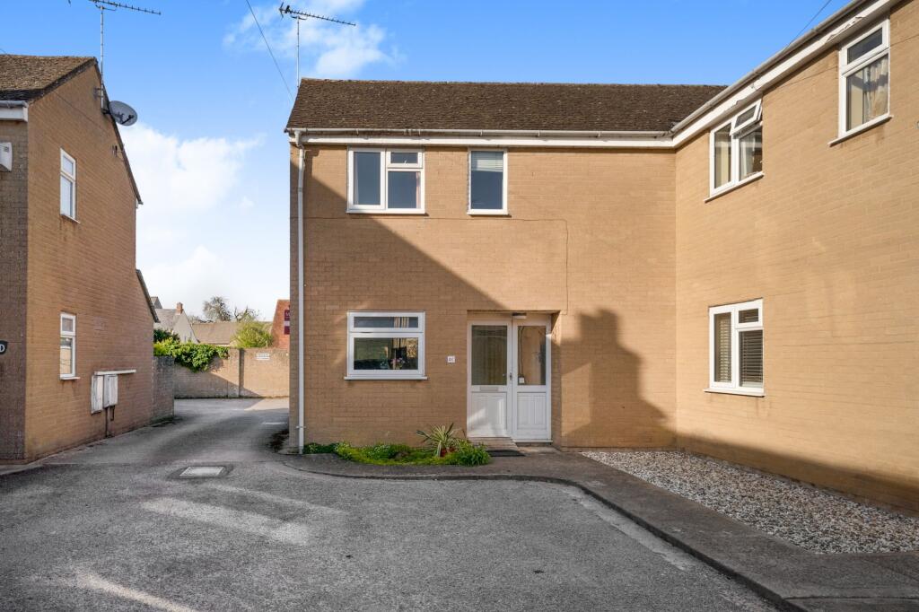 Main image of property: Gloucester Place, Witney, OX28