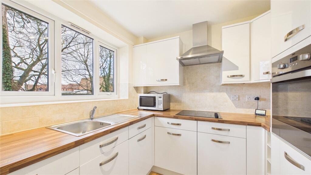 Park Lane, Camberley, Surrey, GU15 photo 4
