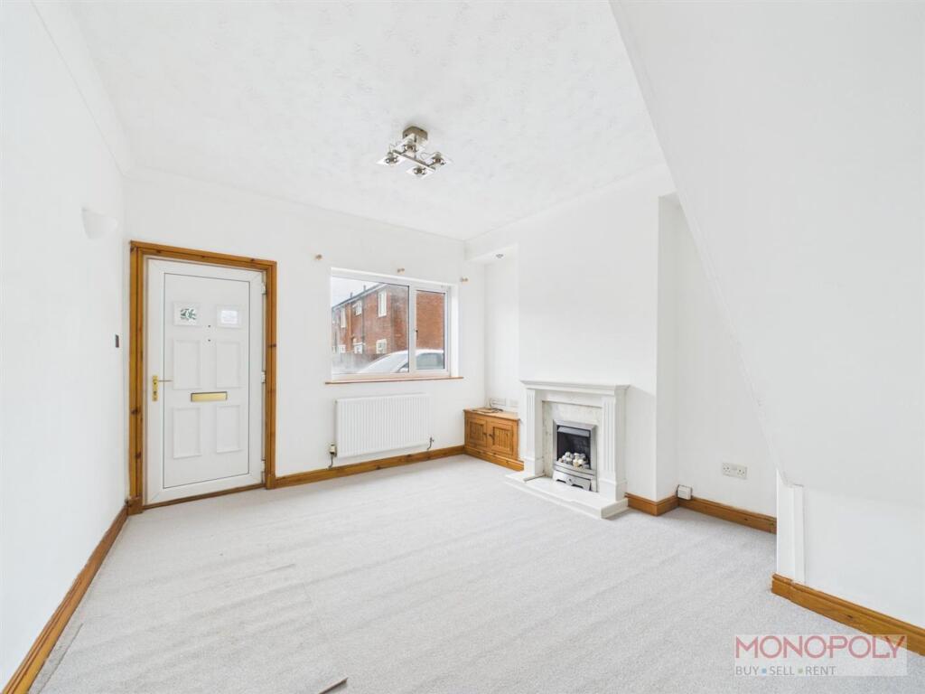 House in Wrexham, Plas Coch, Rhosddu - View 2