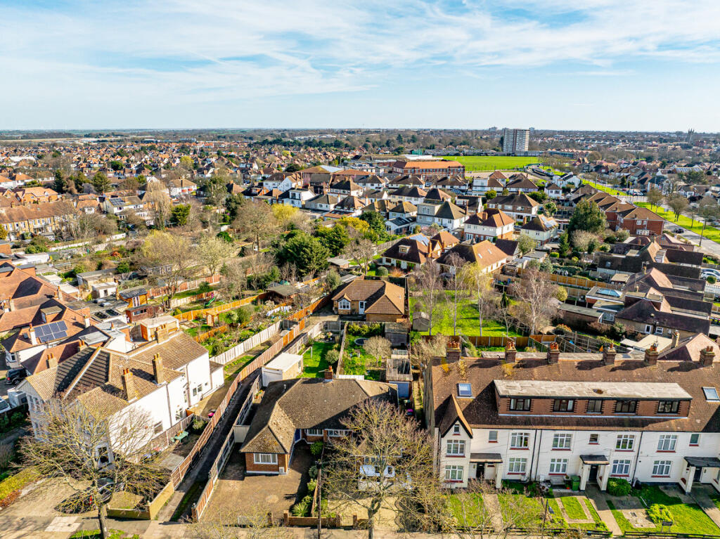 Hillborough Road, Westcliff-on-sea, SS0 photo 3