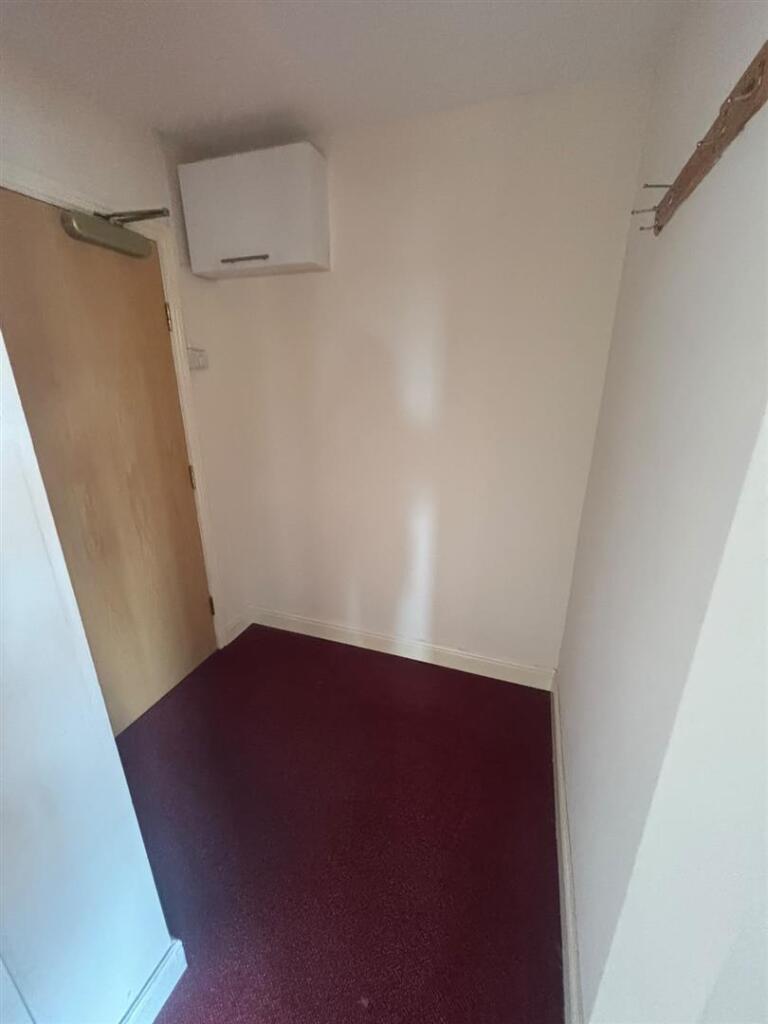 Apartment in Sandwell, West Midlands - View 5