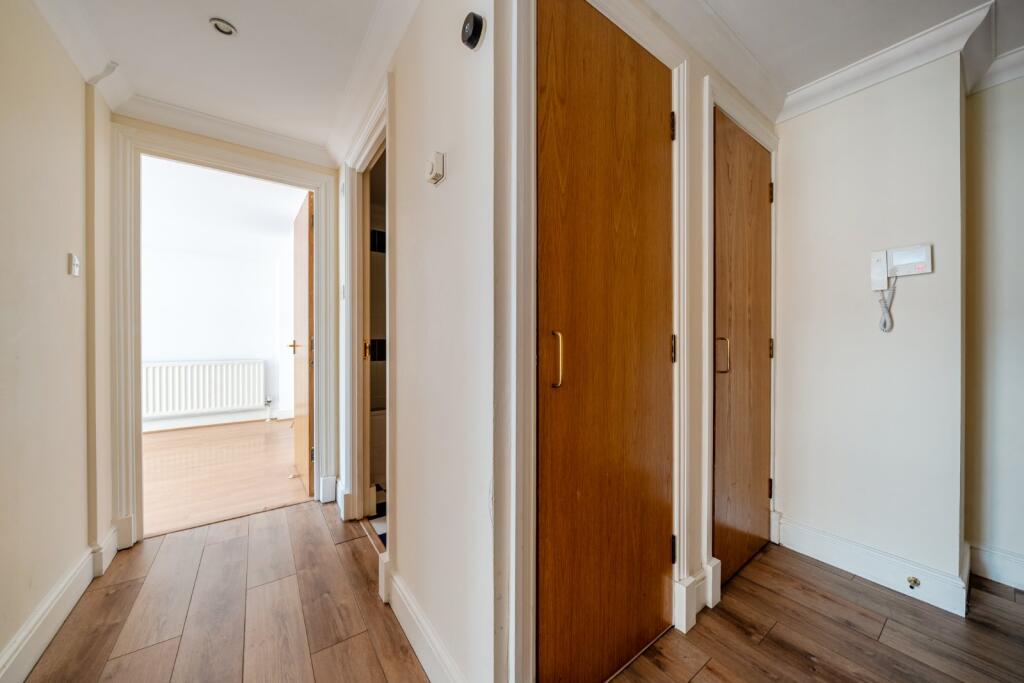 Apartment in London, Paddington - View 3