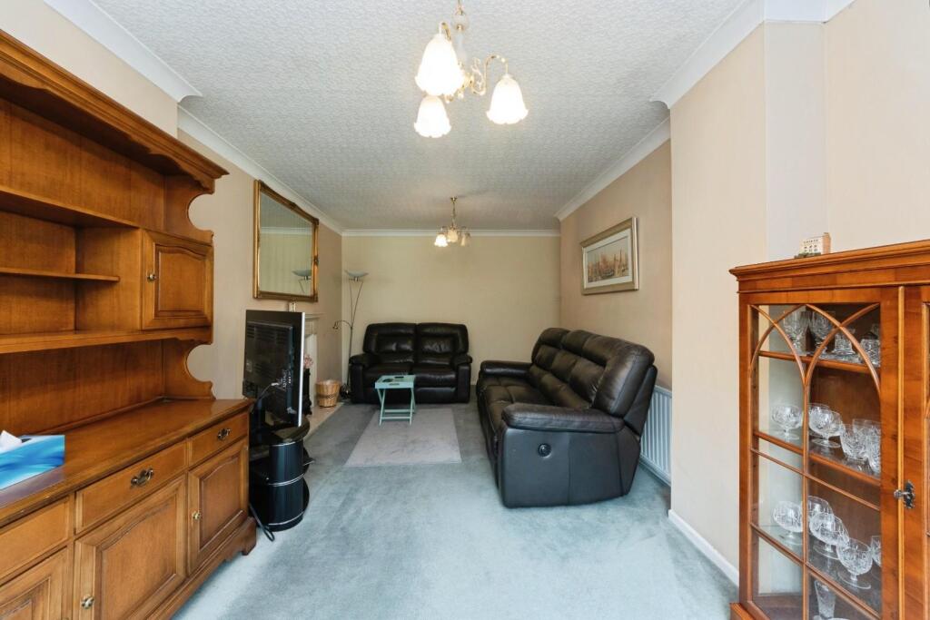 House in Solihull, Ulverley Green - More