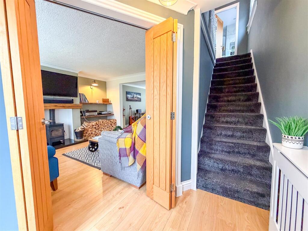 Abbotsford Crescent, Strathaven photo 3