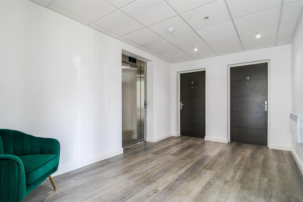 Apartment in Wakefield, Thornes - More