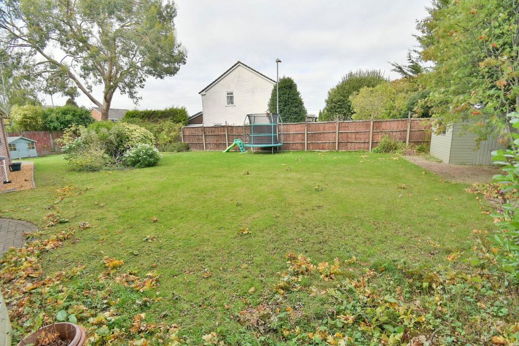 Wollaton Road, Ferndown, BH22 photo 4
