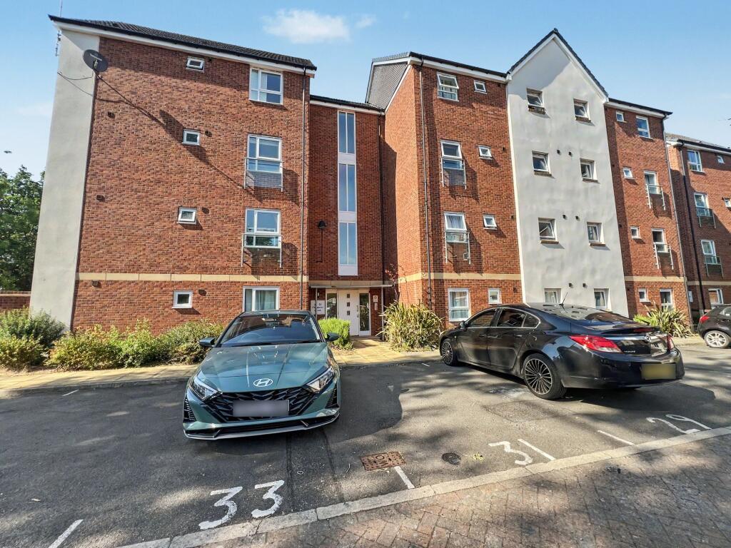2-bed flat on Philmont Court, Coventry, CV4, £160,000
