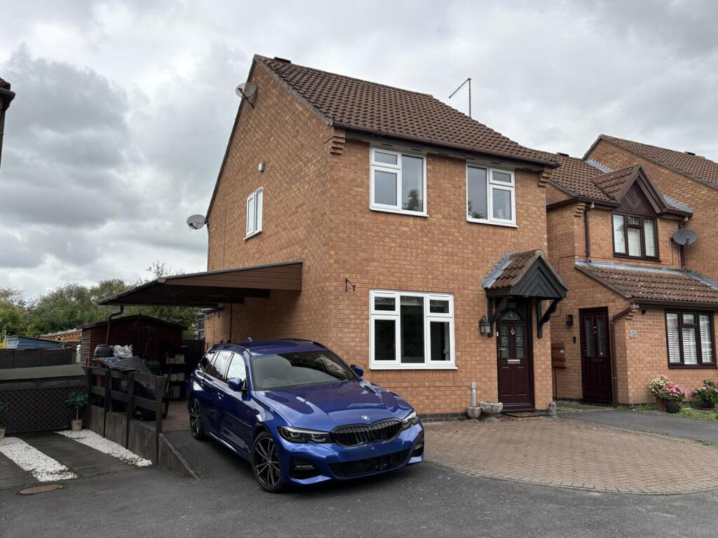 3-bed detached on Beatty Close, HINCKLEY, £290,000