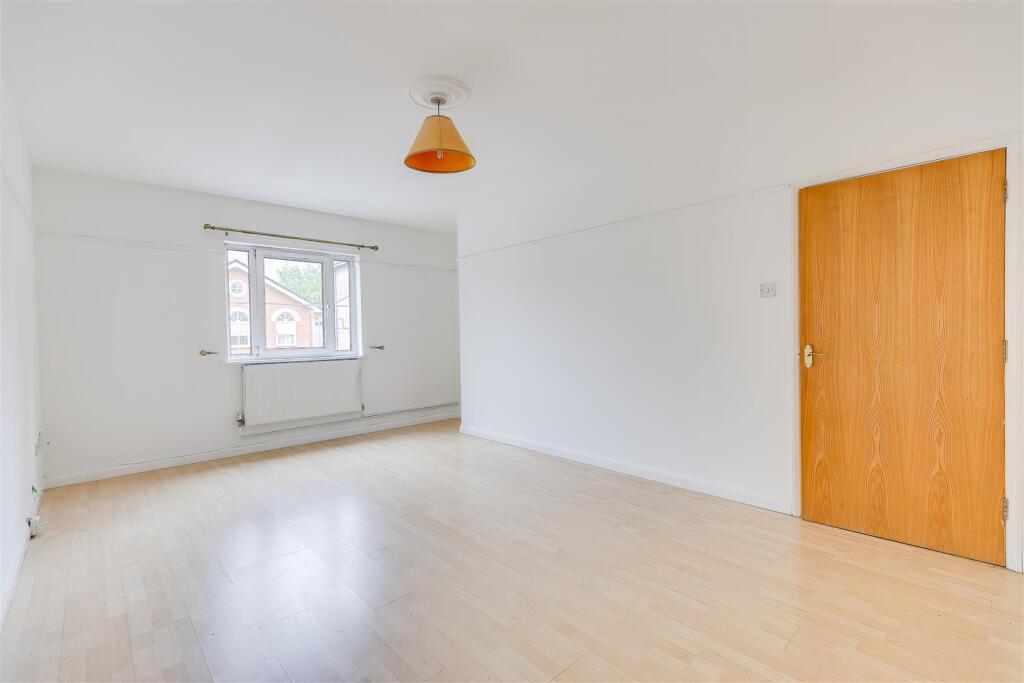 Apartment in Cardiff, Roath - View 5