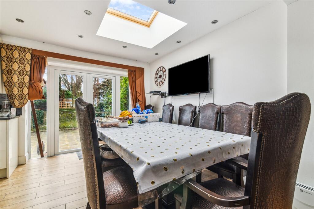 Vyner Road, London, W3 photo 3