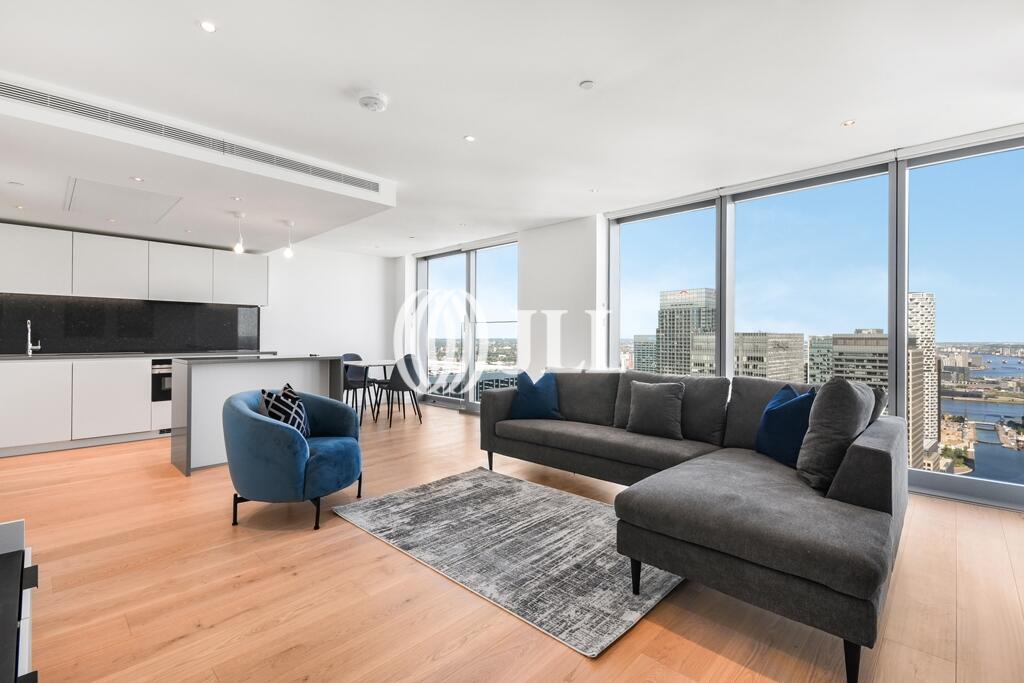 2-bed flat on Marsh Wall London E14, £880,000