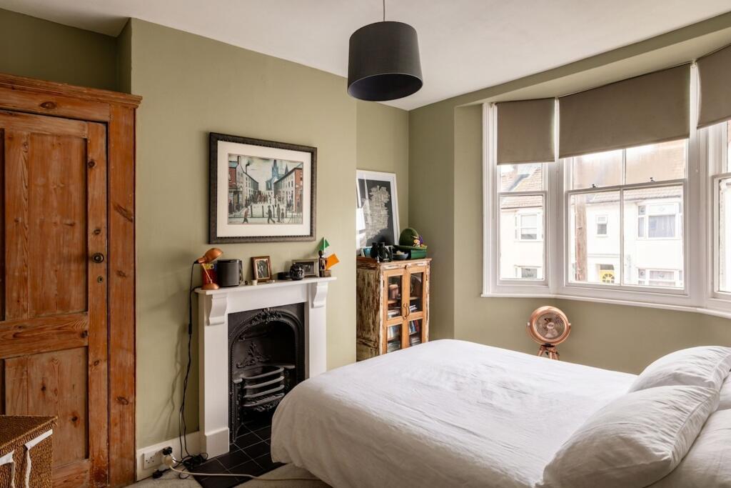 2 bedroom maisonette for rent