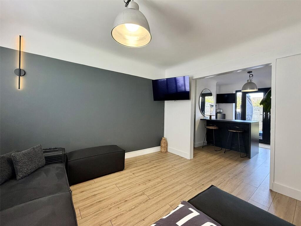 House in Wirral, Liverpool City Region - View 5