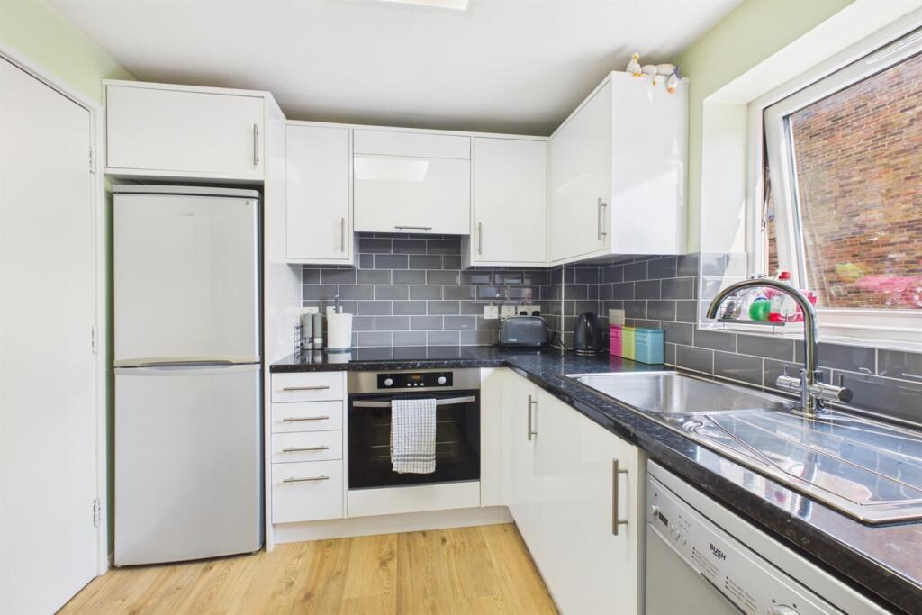 Apartment in London - View 5