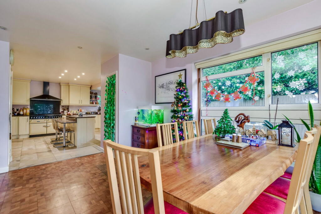 Jackets Lane, Northwood, Greater London, HA6 2SH photo 4