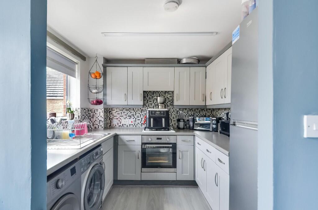 Apartment in Broxbourne, Hertfordshire - More