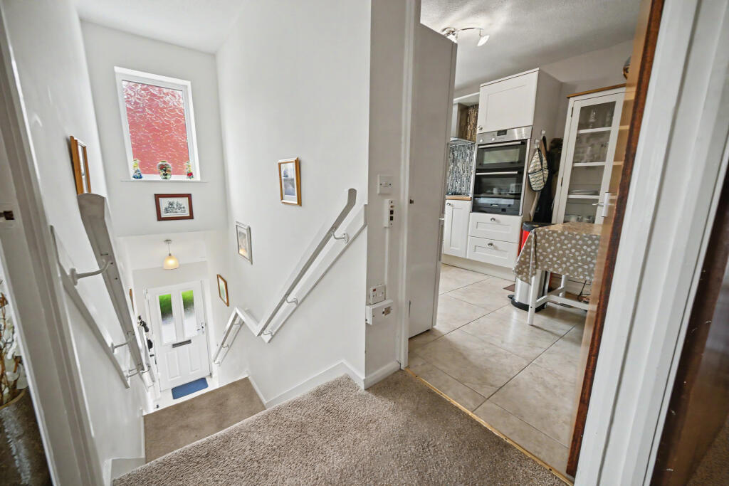 Apartment in Wolverhampton, Tettenhall - View 5
