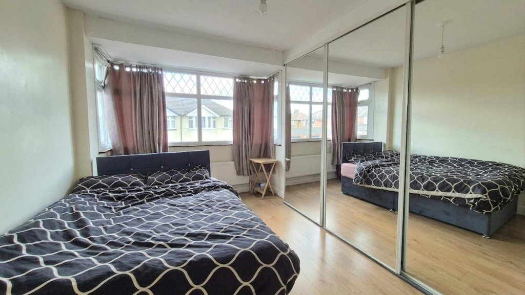 House in Milton Keynes, Bedford - View 5