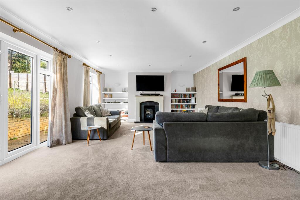 The Avenue, Welwyn, Hertfordshire, AL6 0PN photo 4