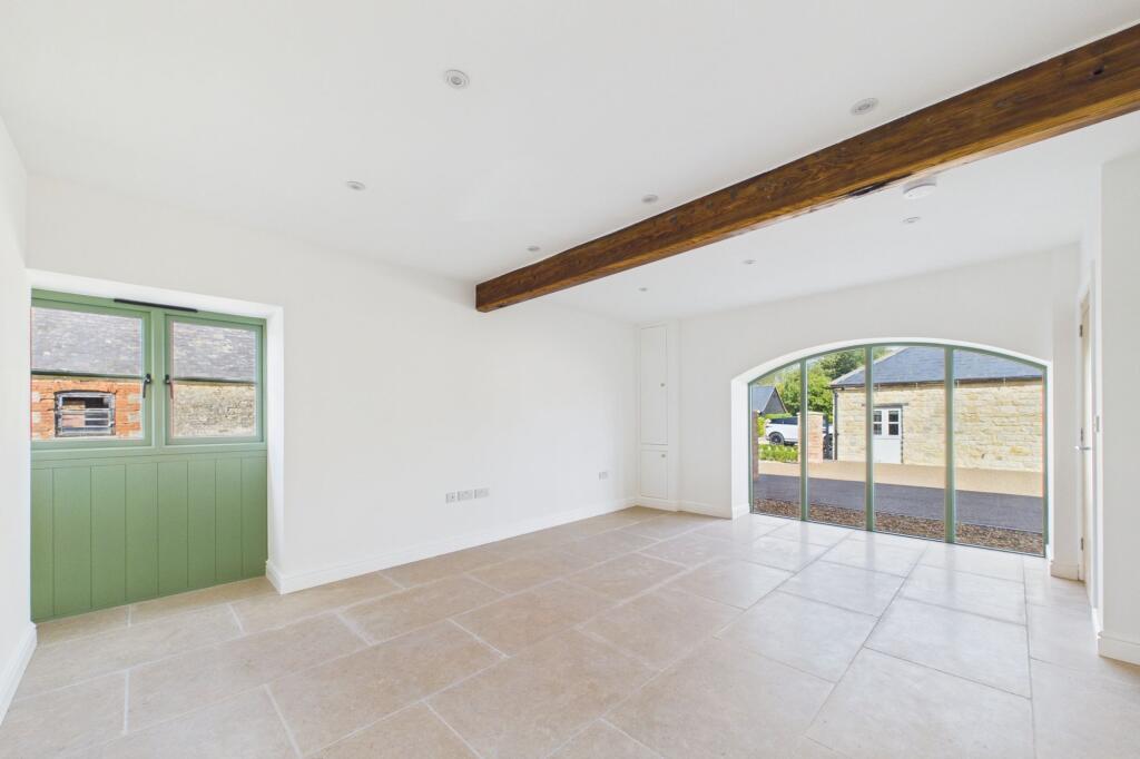 House in Towcester, West Northamptonshire - View 5
