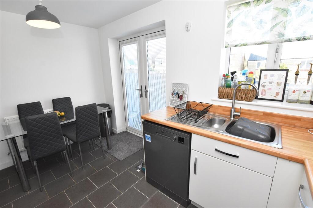 Yates Close, NN17 - More
