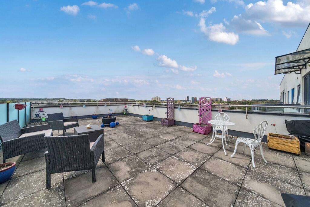 Apartment in Bromley - View 2