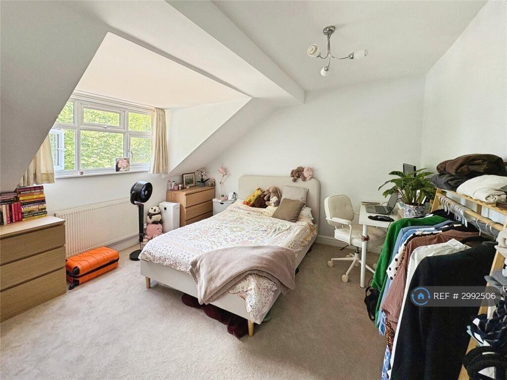 Apartment in Guildford - View 3