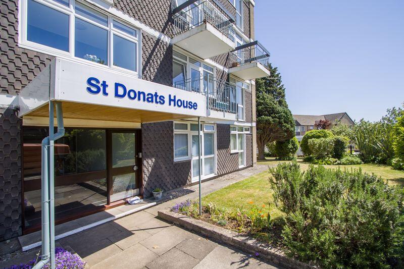 2-bed flat on St Donats House, Kymin Road, Penarth, £250,000