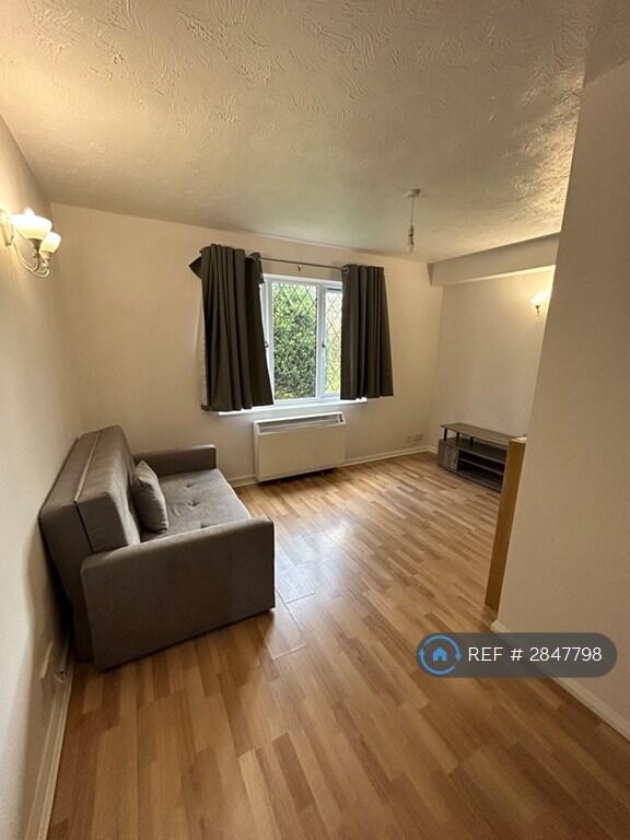 Main image of property: St Pauls Avenue, Slough, SL2