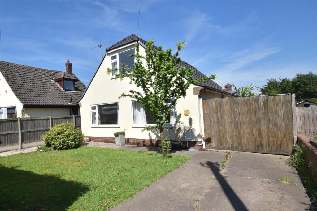 3-bed detached on Rawcliffe Road, Airmyn, Goole, £260,000
