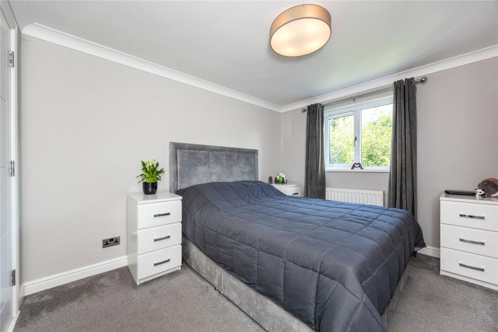 House in Crawley, Southgate - View 6