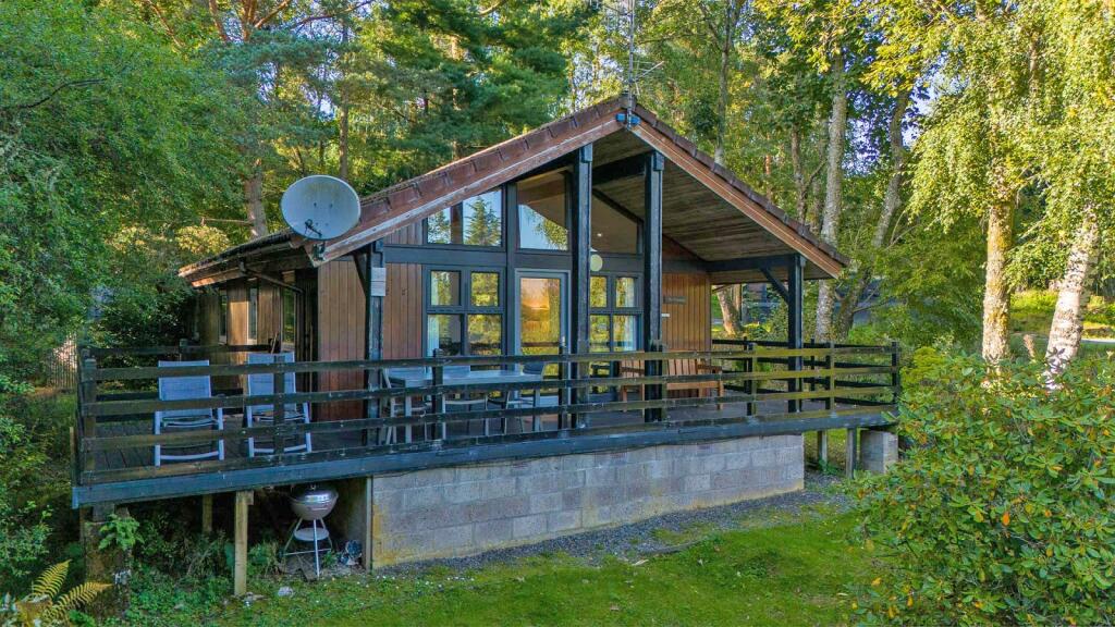 3-bed caravan on The Crannog, Loch Tay Highland Lodges, By Killin FK21 8TY, £210,000