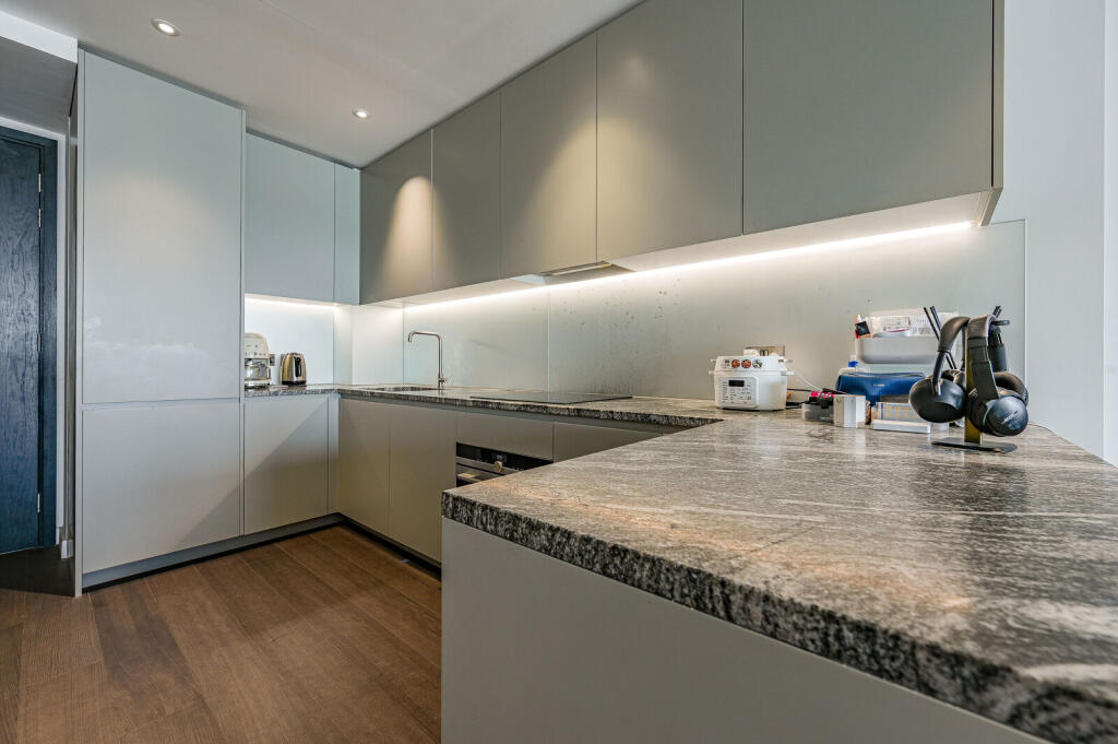 Apartment in London - View 5