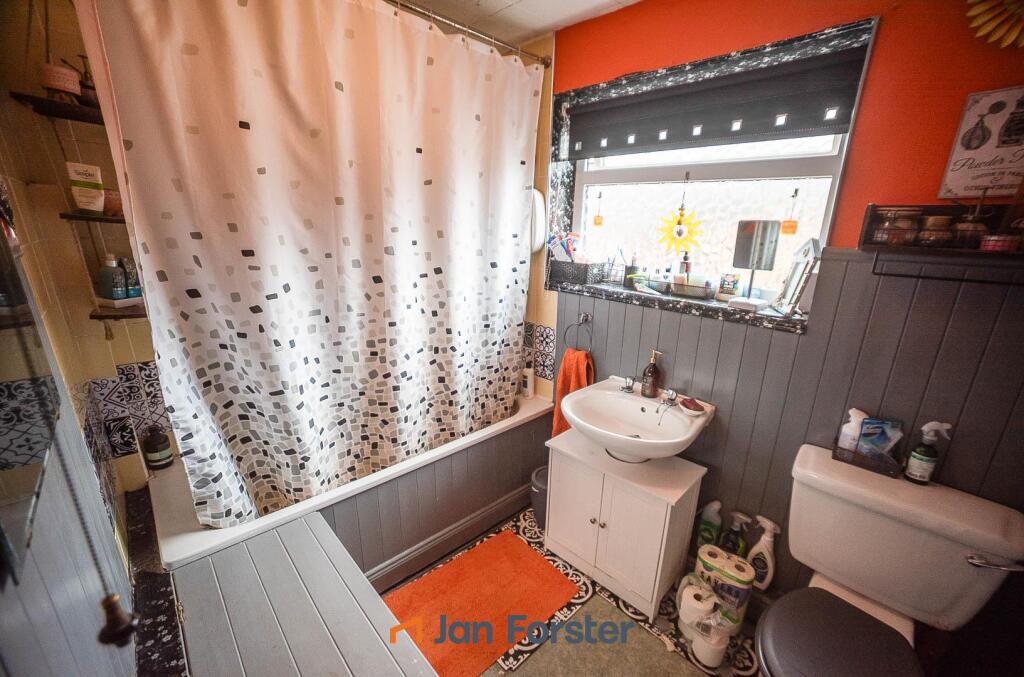 Apartment in North Tyneside, North East - View 5