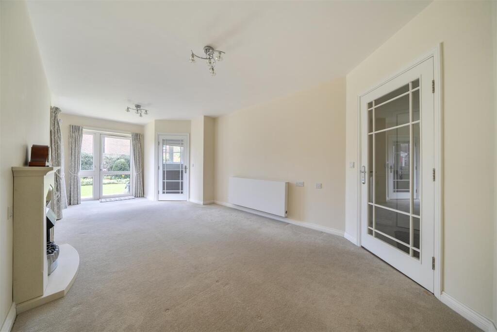 Hale Lodge, Littlehampton, West Sussex photo 3