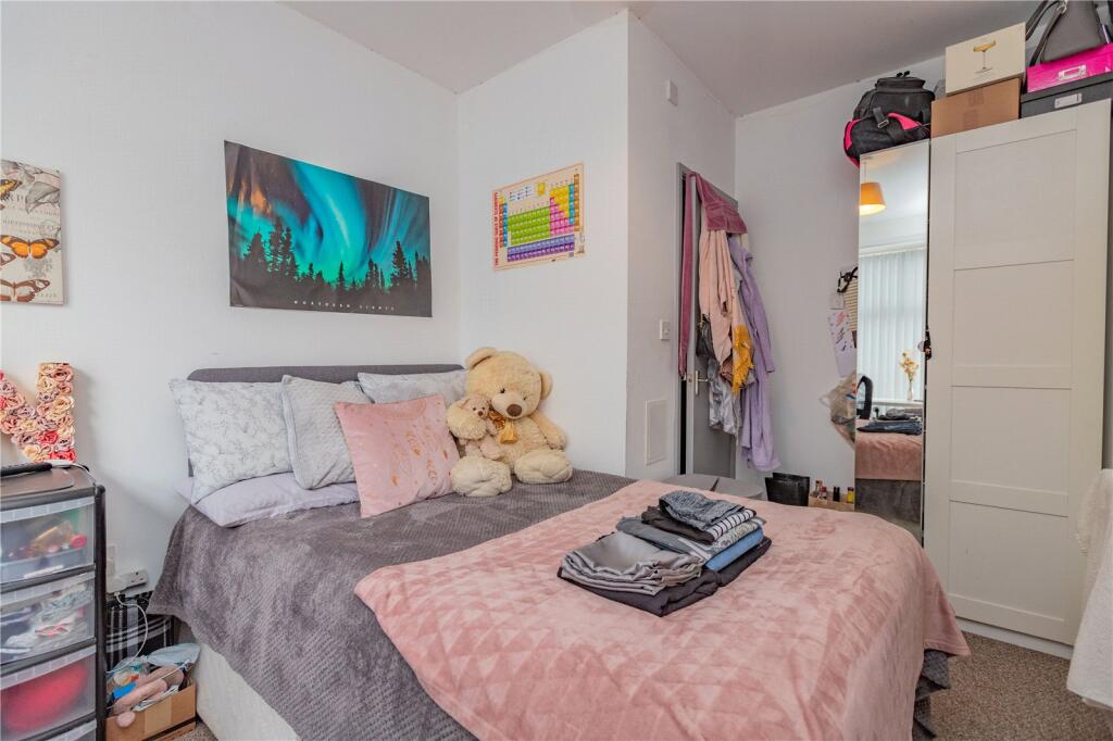 6 bedroom house for rent