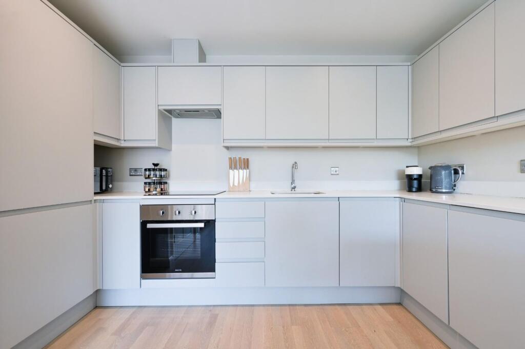 Apartment in Epsom - View 4