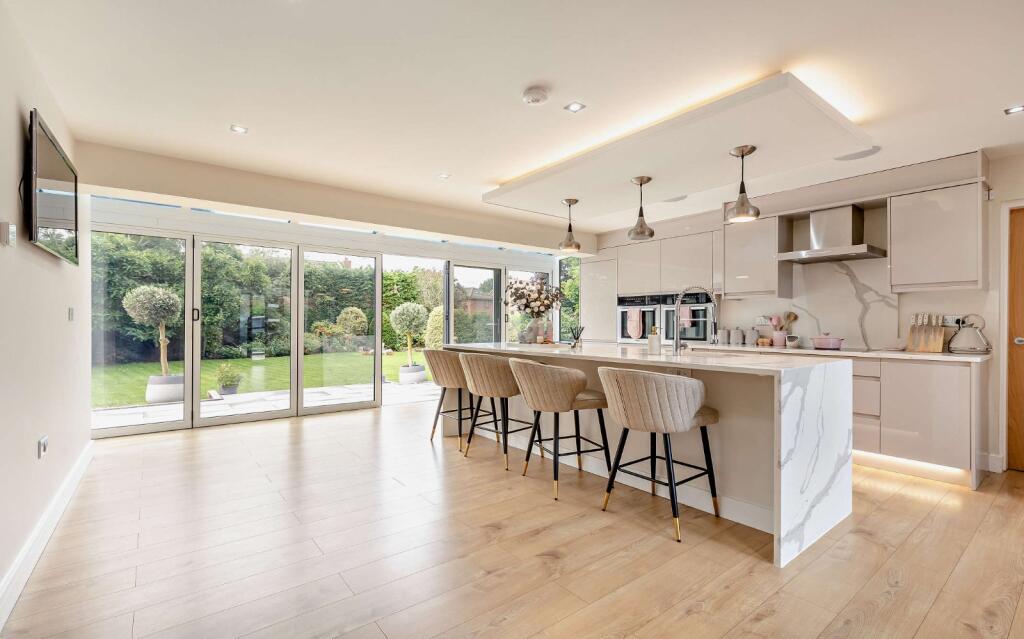House in Stoke-on-Trent - View 4