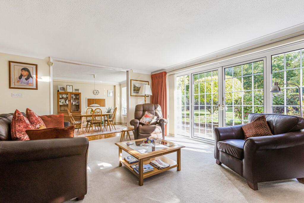 Holywell Road, Studham, Dunstable, LU6 photo 2