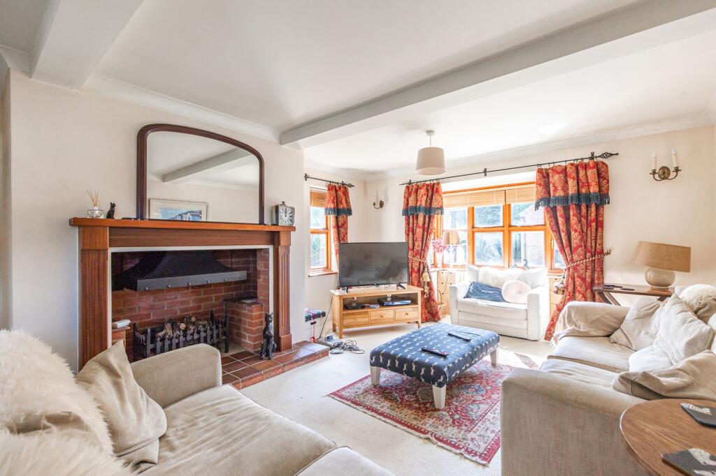 Spacious Four-Bedroom Home in the Heart of Thornham photo 2