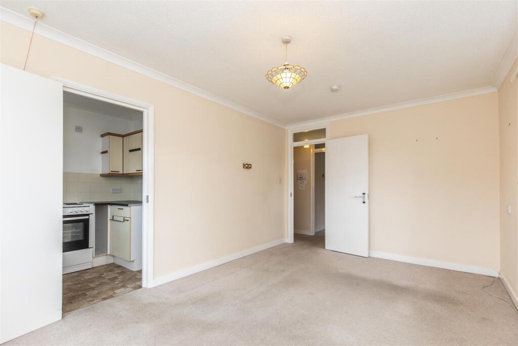 Carnegie Road, Worthing photo 3