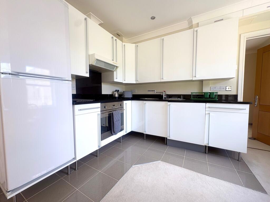 Apartment in Swindon - View 4