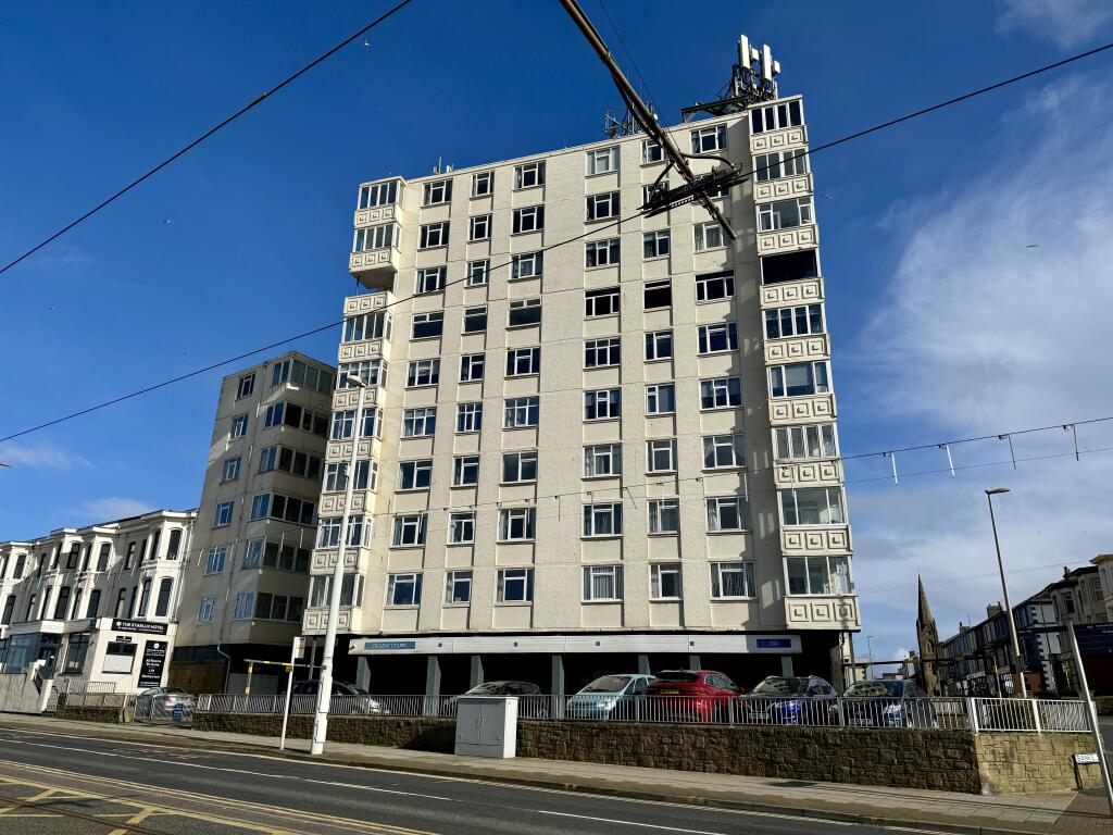 2-bed flat on Regent Court, Promenade, Blackpool, £94,950