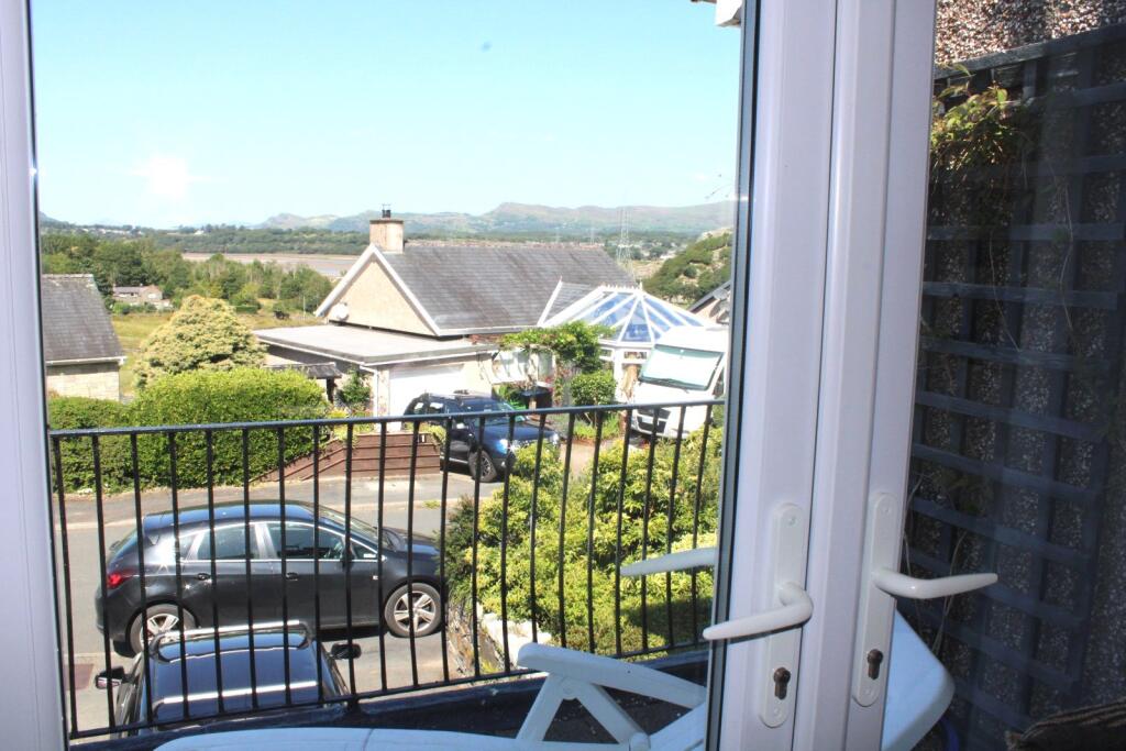 House in Talsarnau, Gwynedd - More